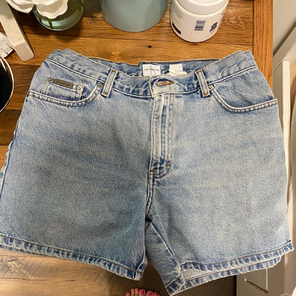 Vintage Calvin Klein circa 90s shorts, size 8.